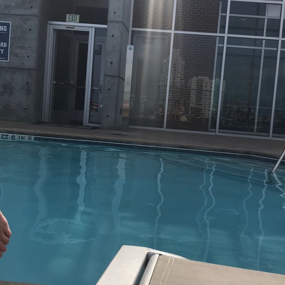 Meet your Posher, Allison - Picture 1 of 1